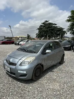 Toyota Vitz 1.3 FWD 5dr 2010 Gray