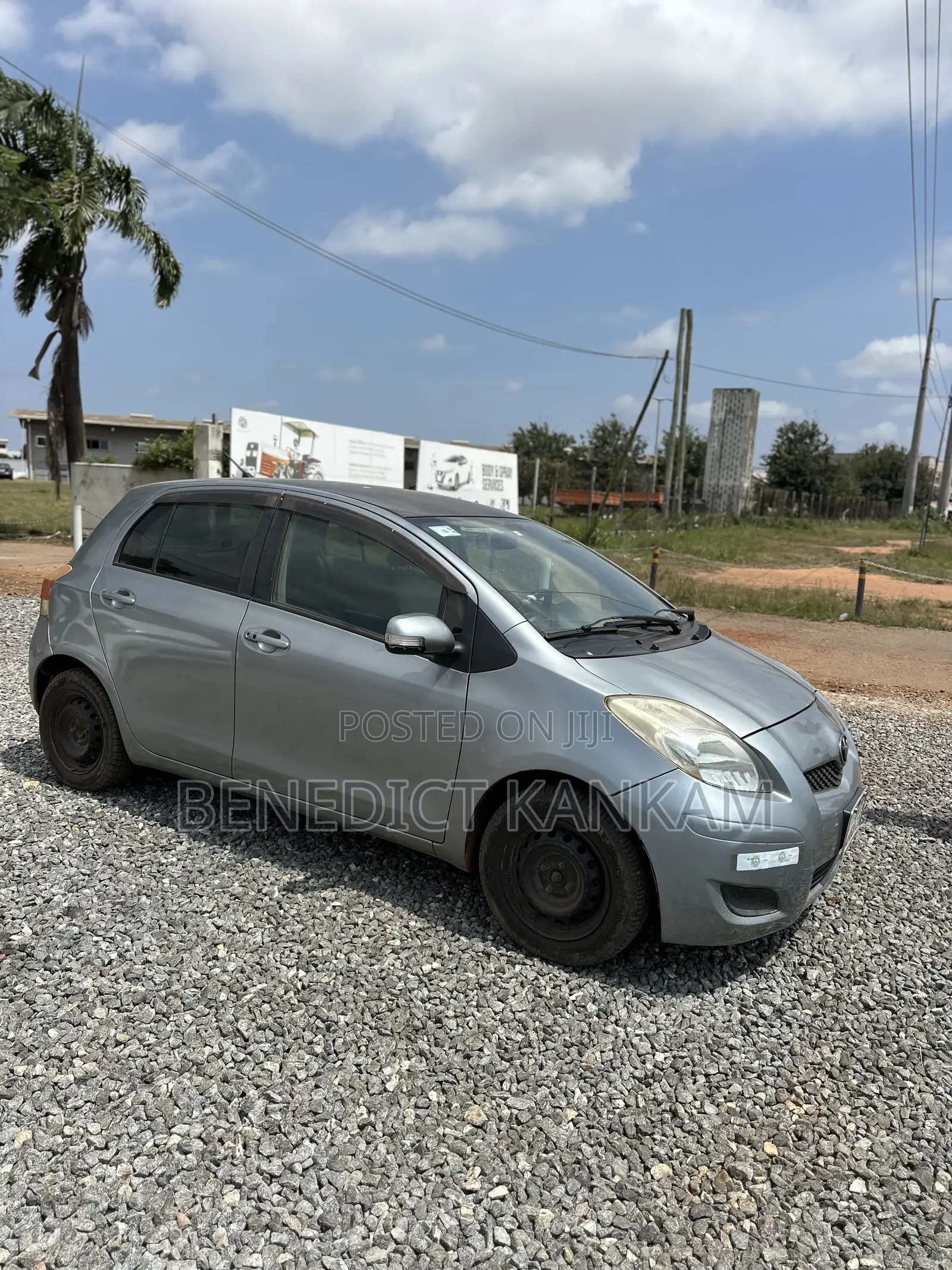 Toyota Vitz 1.3 FWD 5dr 2010 Gray
