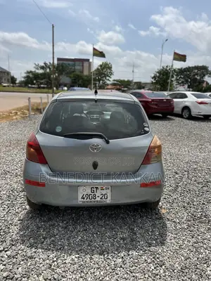 Toyota Vitz 1.3 FWD 5dr 2010 Gray