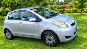 Toyota Vitz 1.0 FWD 5dr 2010 Gray