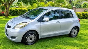 Toyota Vitz 1.0 FWD 5dr 2010 Gray