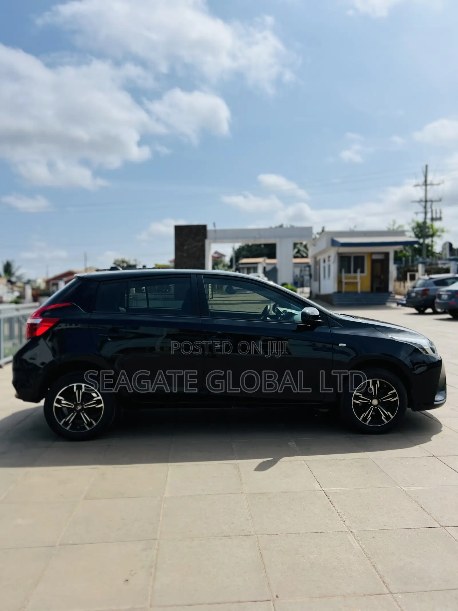 Toyota Yaris L Hatchback 5dr 2016 Black