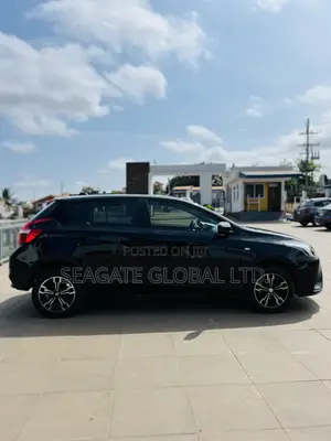 Toyota Yaris L Hatchback 5dr 2016 Black
