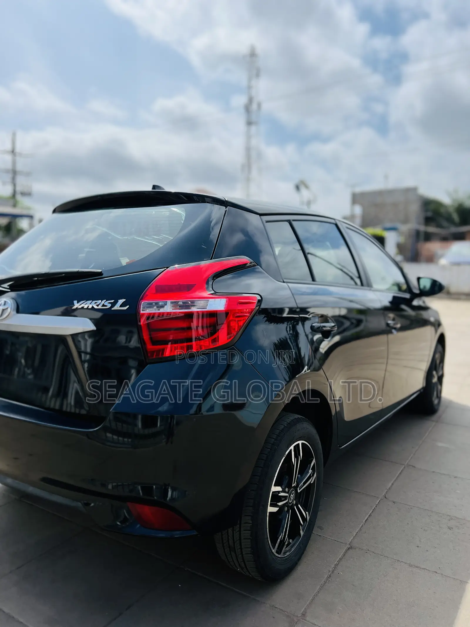 Toyota Yaris L Hatchback 5dr 2016 Black