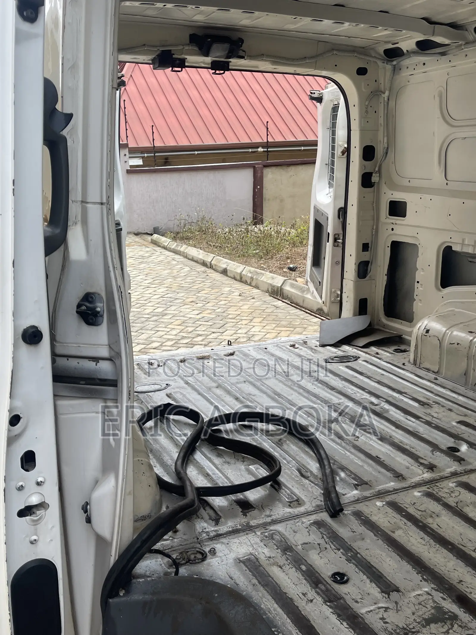 Nissan Caravan (Urvan) 2014 White