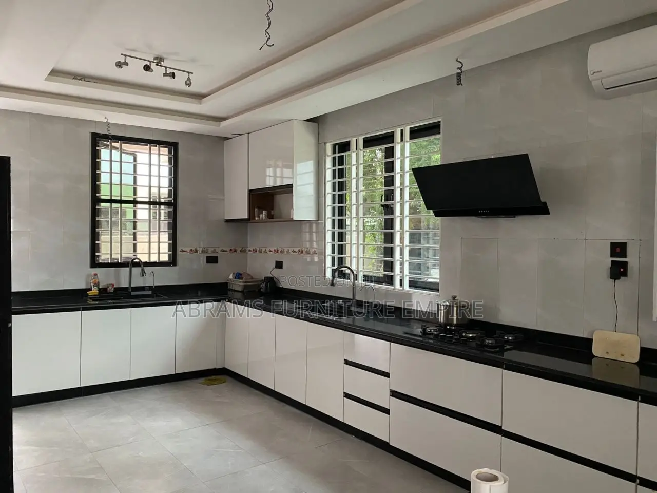 Kitchen Carbinet