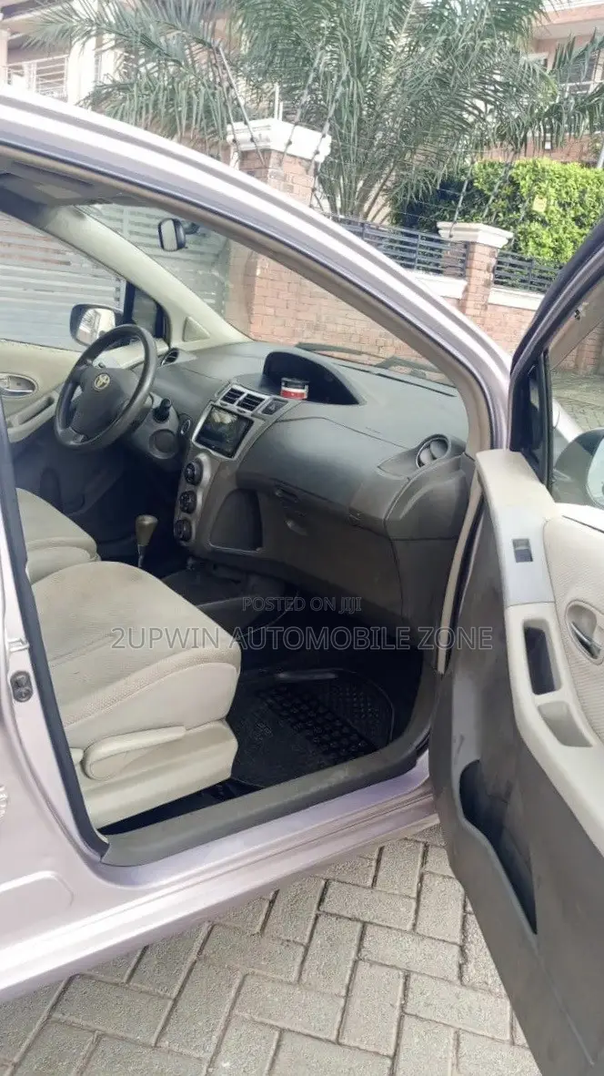 Toyota Vitz 2010