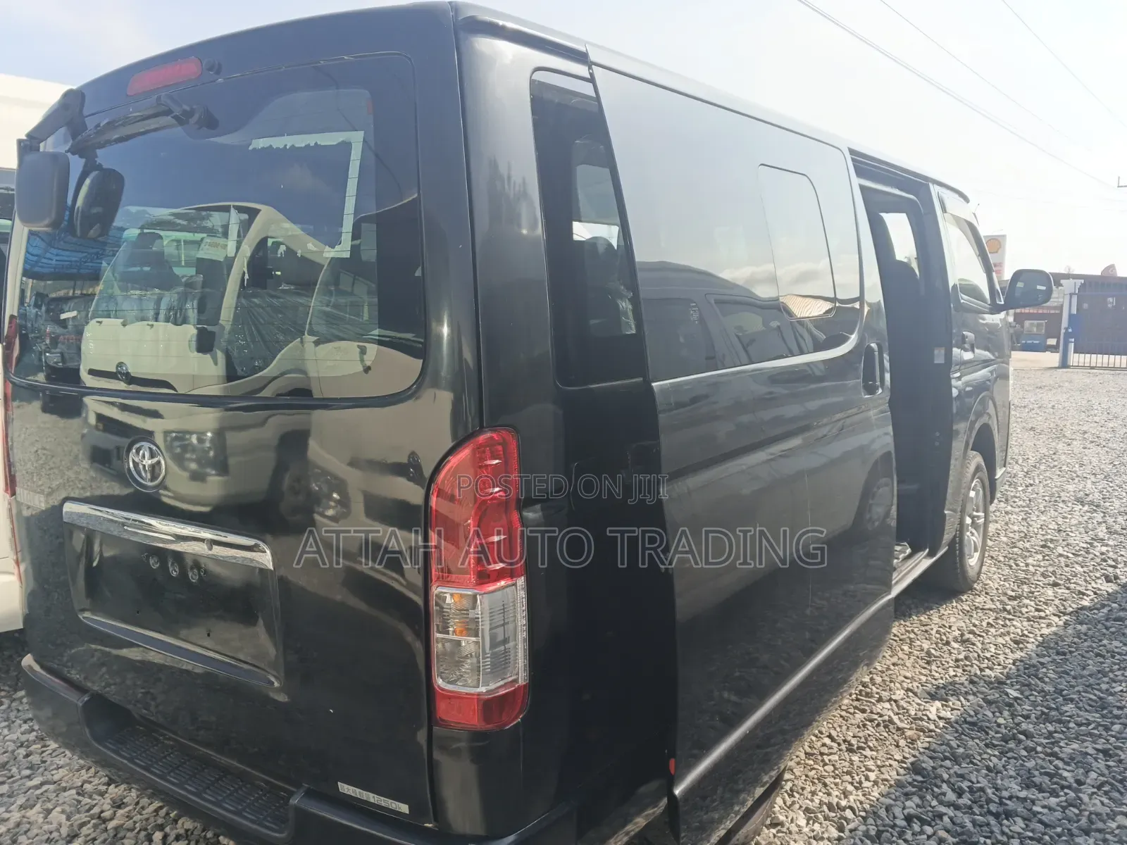 Toyota HiAce 2016 Black