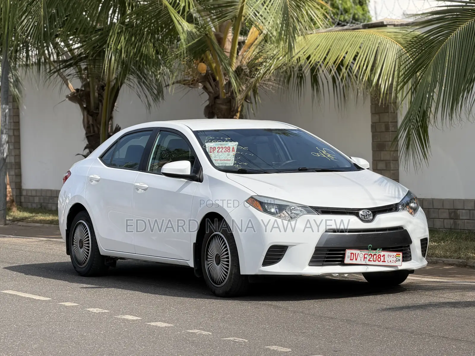 Toyota Corolla LE 4dr Sedan (1.8L 4cyl CVT) 2015 White