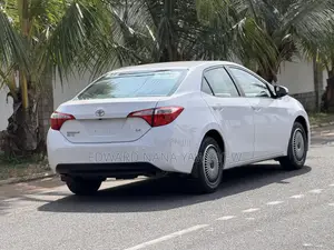 Toyota Corolla LE 4dr Sedan (1.8L 4cyl CVT) 2015 White