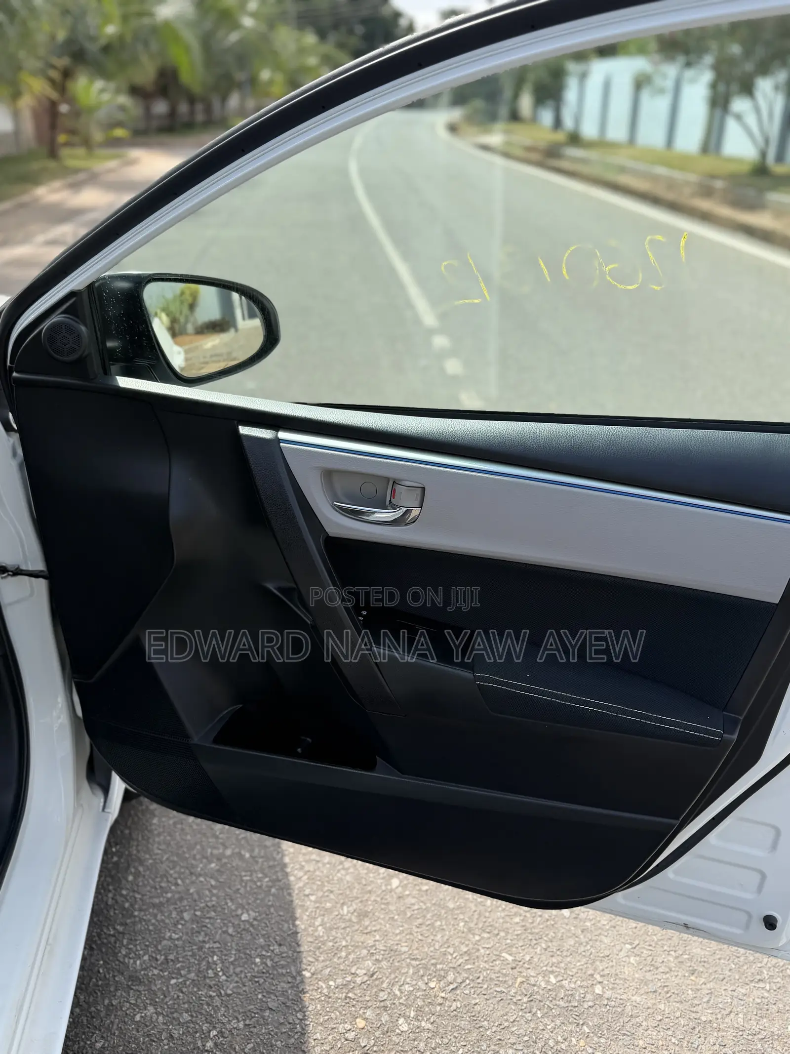 Toyota Corolla LE 4dr Sedan (1.8L 4cyl CVT) 2015 White