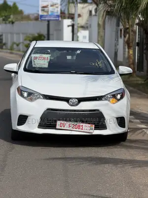 Toyota Corolla LE 4dr Sedan (1.8L 4cyl CVT) 2015 White
