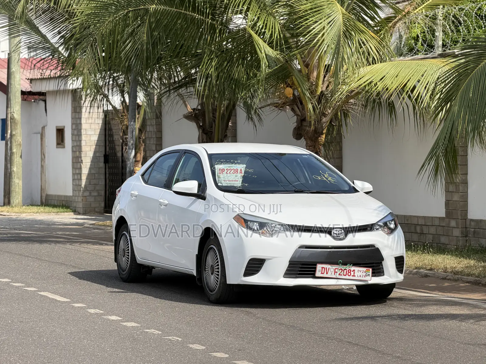 Toyota Corolla LE 4dr Sedan (1.8L 4cyl CVT) 2015 White