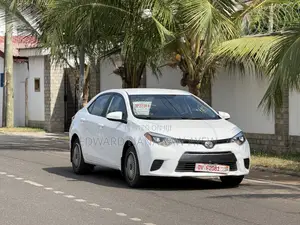 Toyota Corolla LE 4dr Sedan (1.8L 4cyl CVT) 2015 White