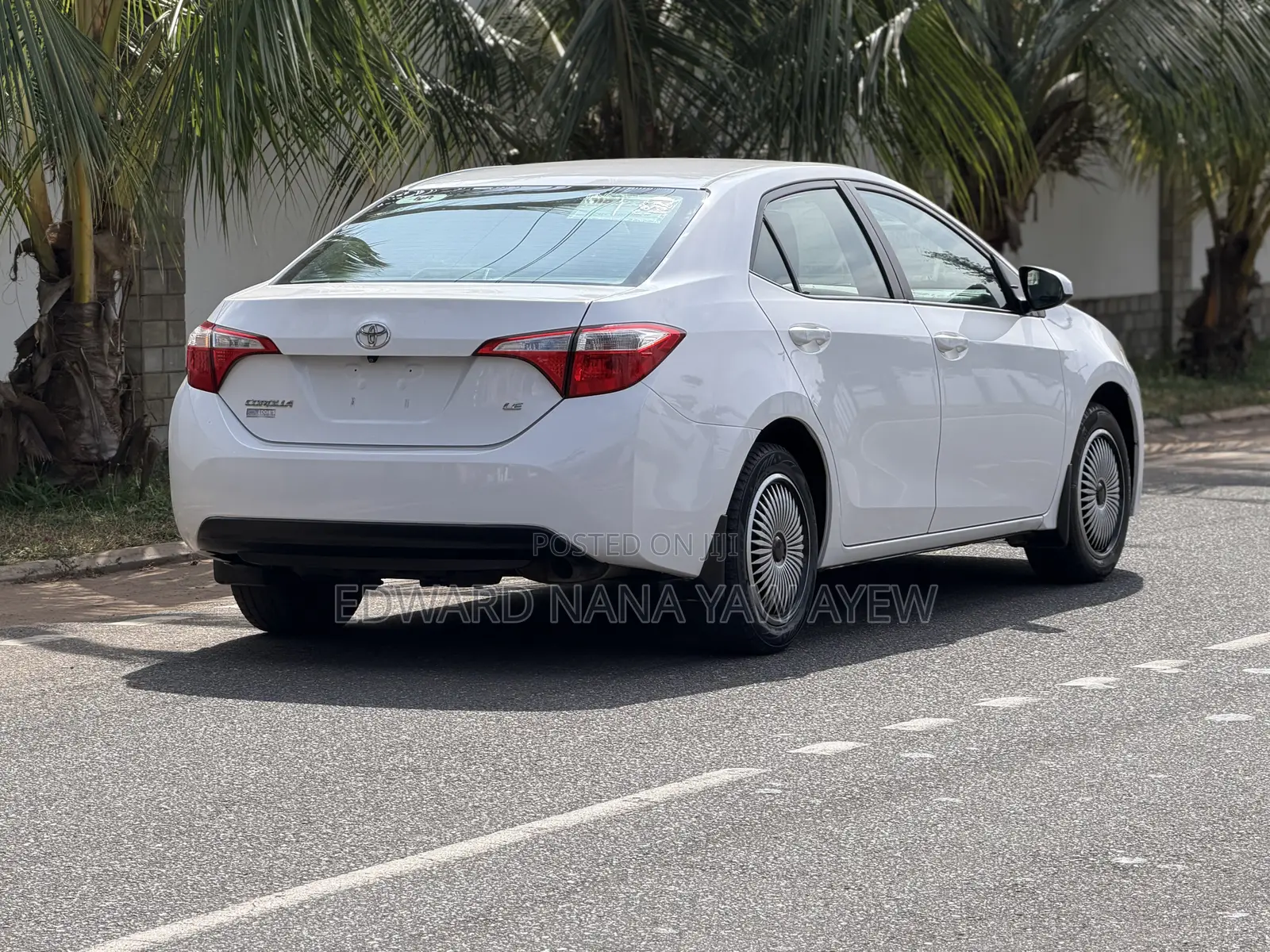Toyota Corolla LE 4dr Sedan (1.8L 4cyl CVT) 2015 White