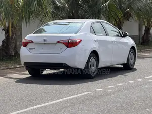 Toyota Corolla LE 4dr Sedan (1.8L 4cyl CVT) 2015 White