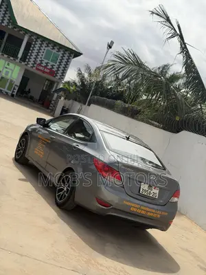 Hyundai Accent 2012 Silver