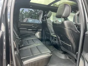 RAM 1500 2021 Black