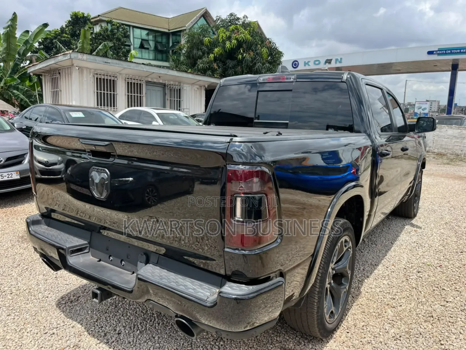 RAM 1500 2021 Black