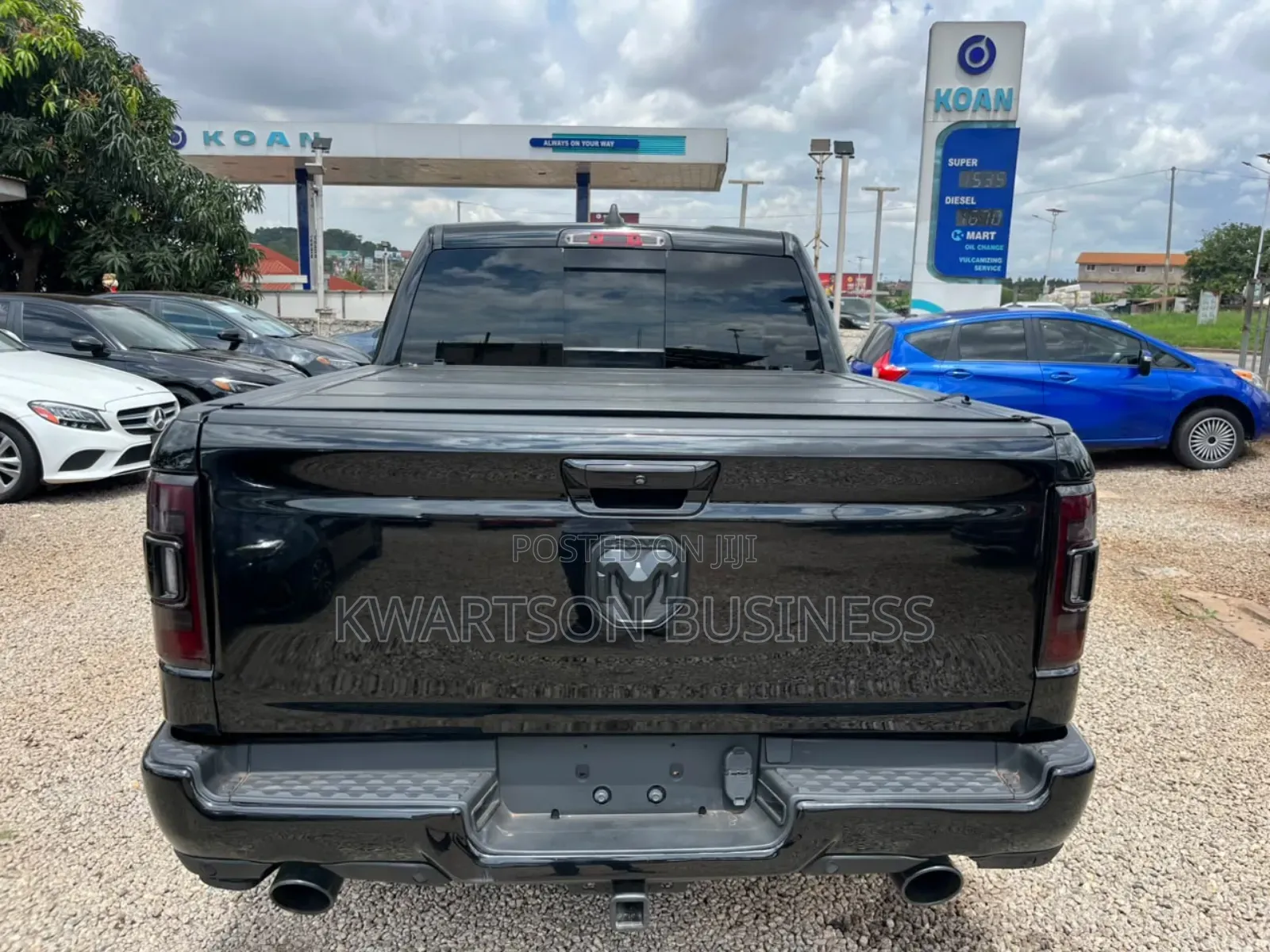 RAM 1500 2021 Black