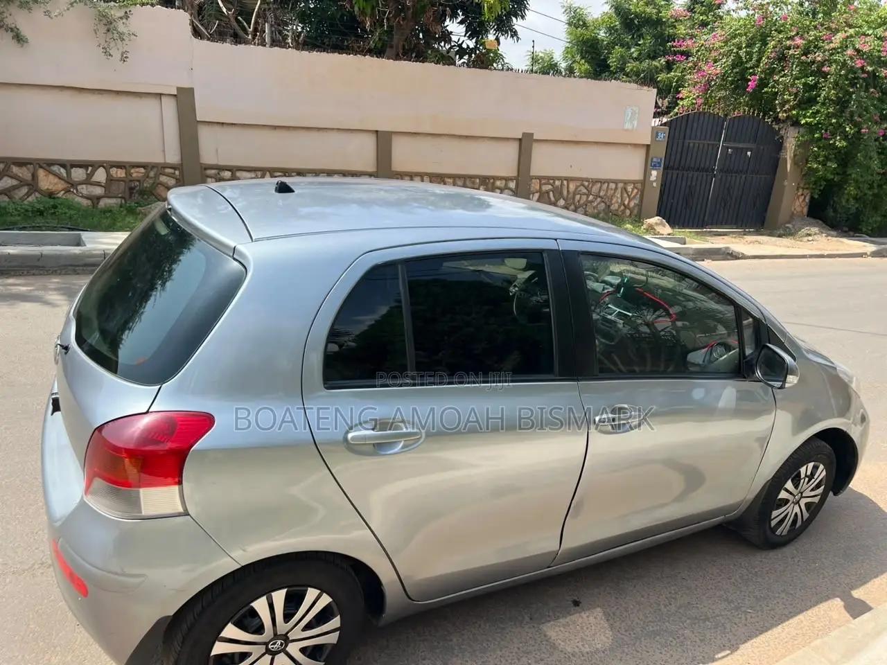 Toyota Vitz 2010 Gray