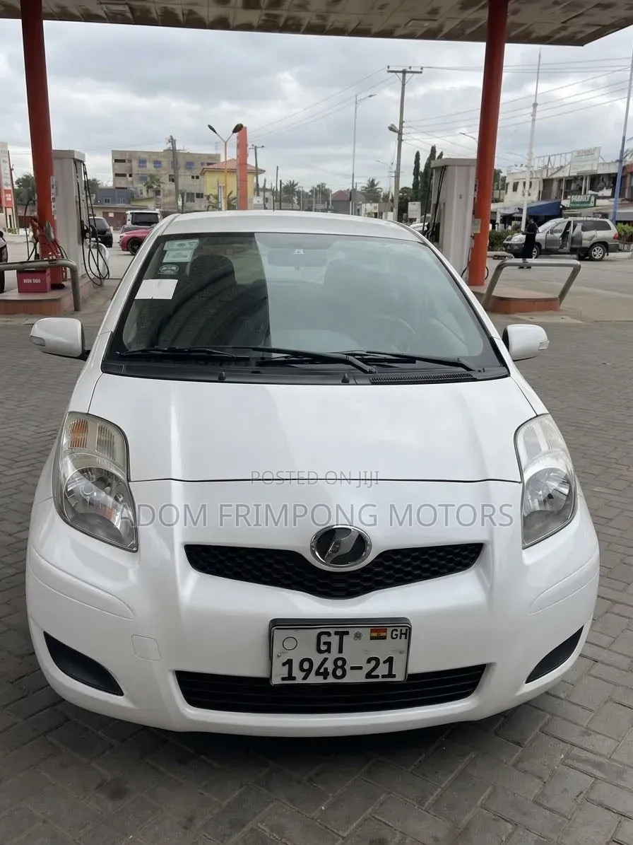 Toyota Vitz 2010 White