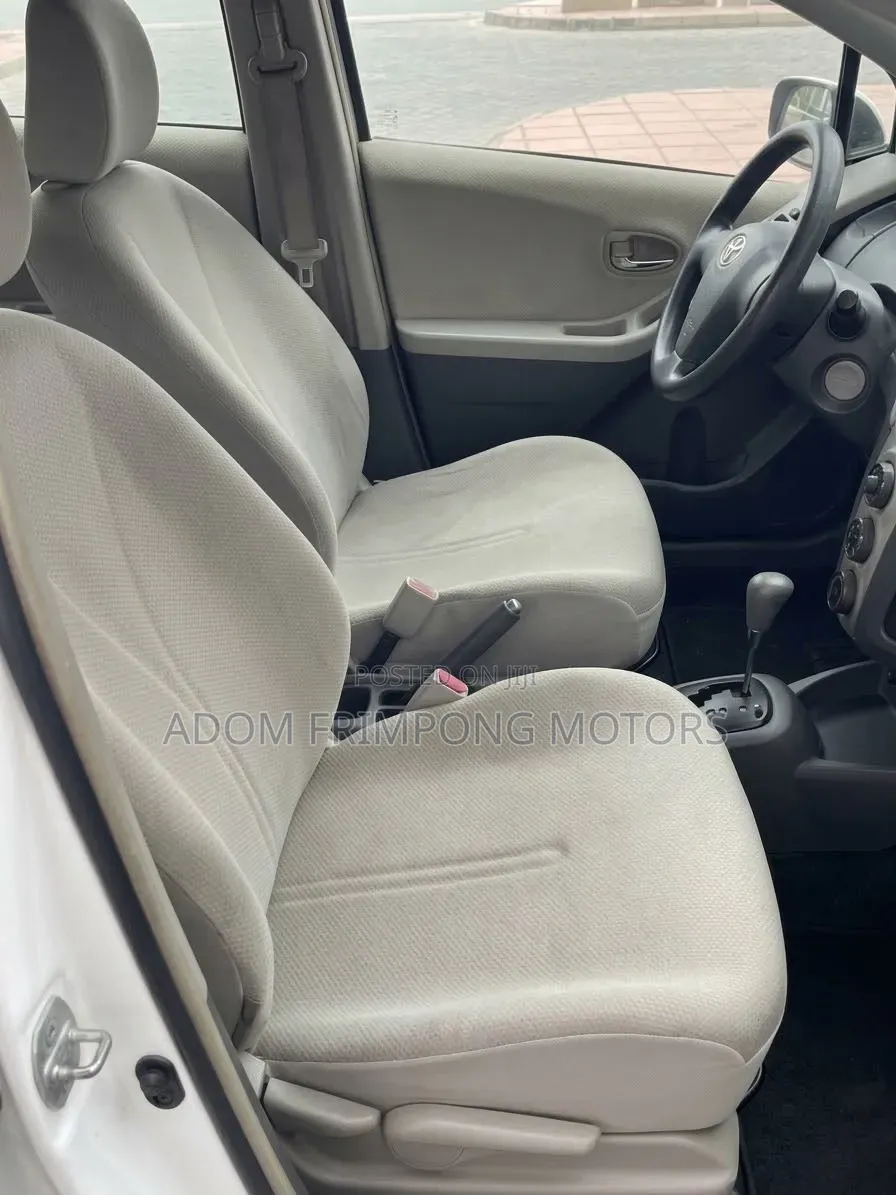 Toyota Vitz 2010 White