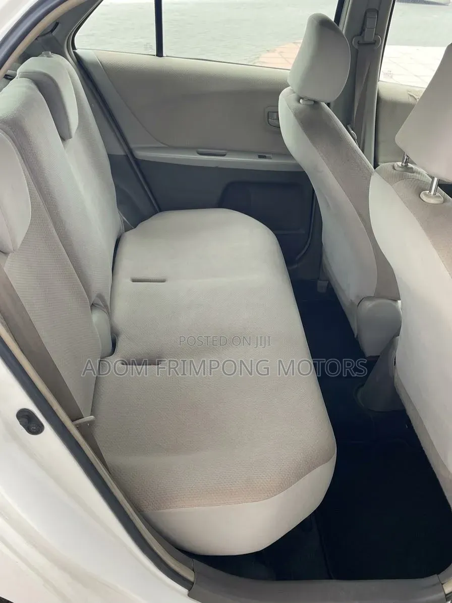 Toyota Vitz 2010 White