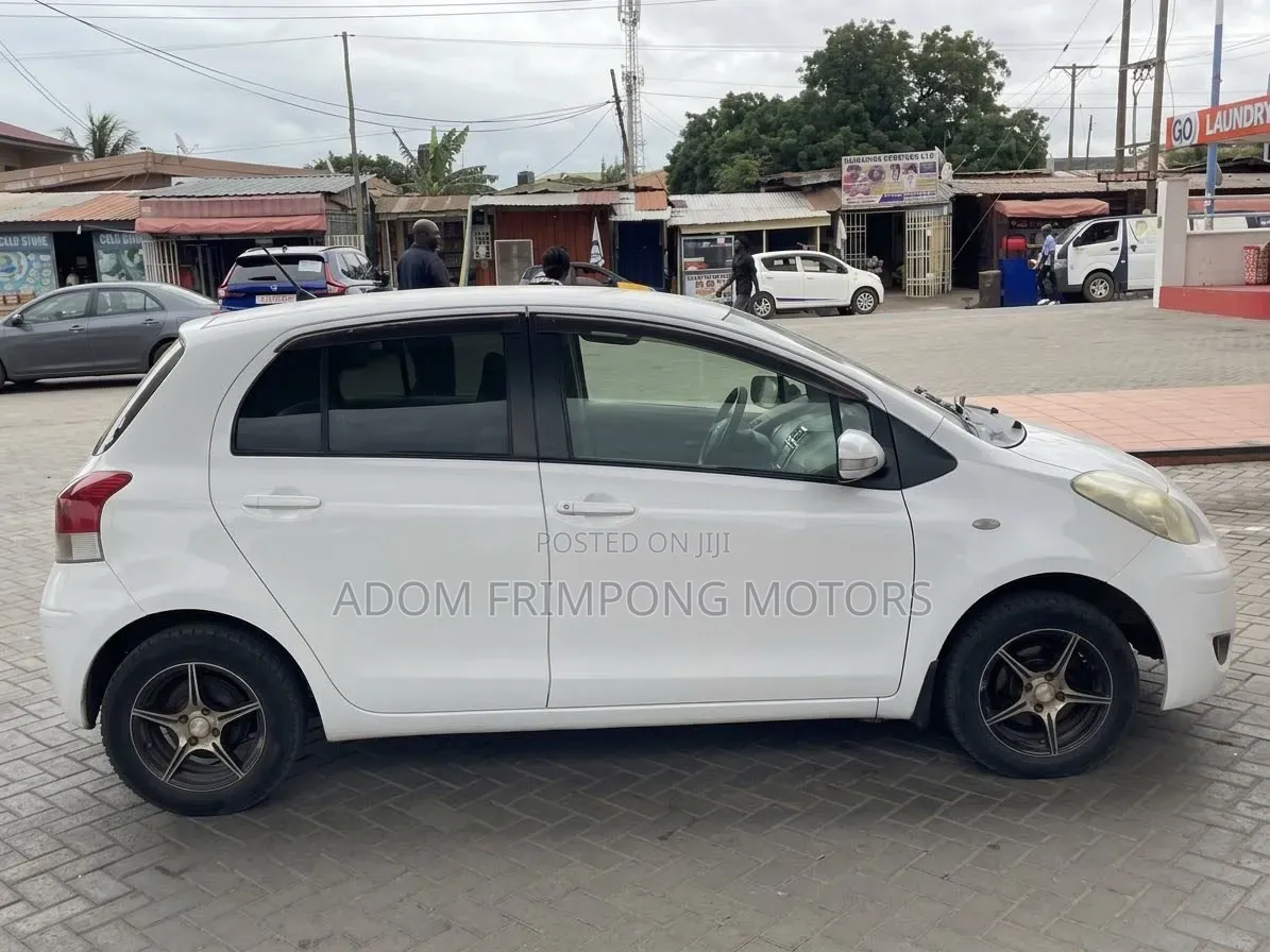 Toyota Vitz 2010 White
