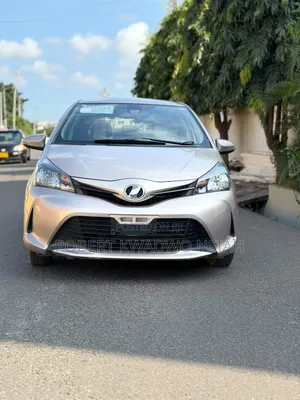 Toyota Vitz 1.0 FWD 5dr 2016 Gold