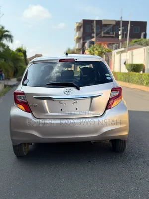 Toyota Vitz 1.0 FWD 5dr 2016 Gold