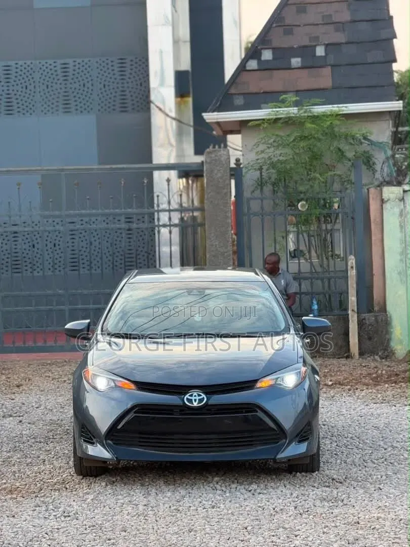 Toyota Corolla LE (1.8L 4cyl 2A) 2018 Gray