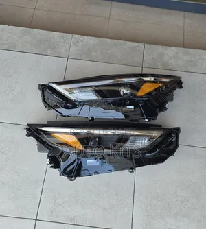 Toyota Highlander Grand Headlamp Available  Original