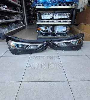 Toyota Highlander Grand Headlamp Available  Original