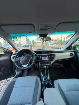 Toyota Corolla LE (1.8L 4cyl 2A) 2018 Gray