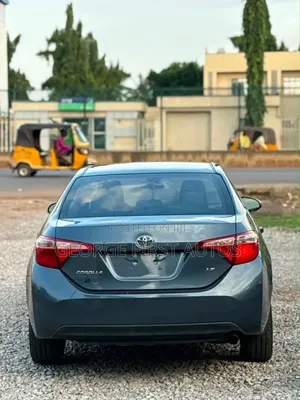 Toyota Corolla LE (1.8L 4cyl 2A) 2018 Gray