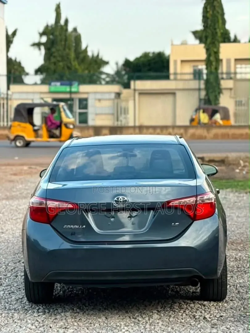 Toyota Corolla LE (1.8L 4cyl 2A) 2018 Gray