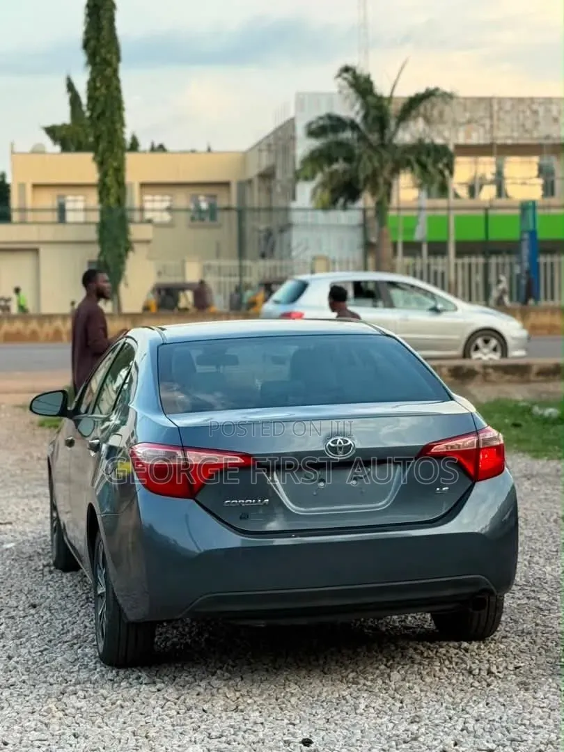 Toyota Corolla LE (1.8L 4cyl 2A) 2018 Gray