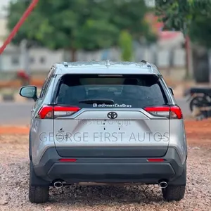 Toyota RAV4 XLE 2021 Silver