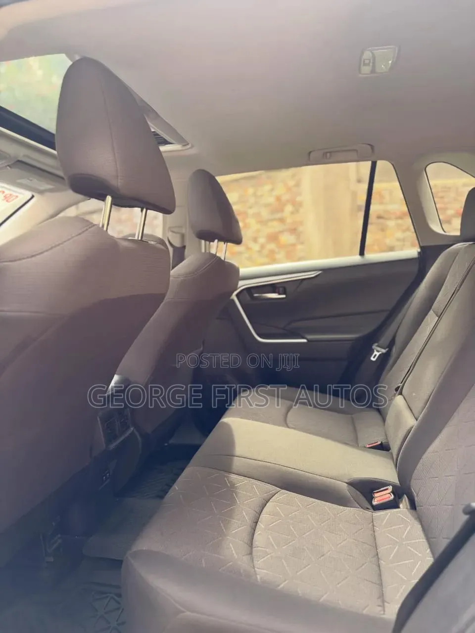 Toyota RAV4 XLE 2021 Silver