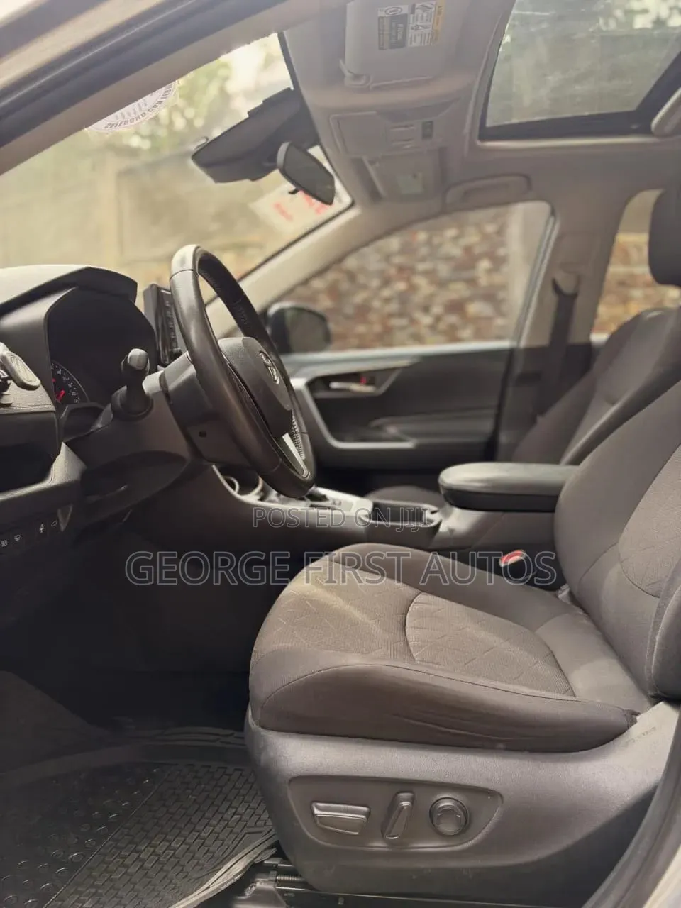 Toyota RAV4 XLE 2021 Silver