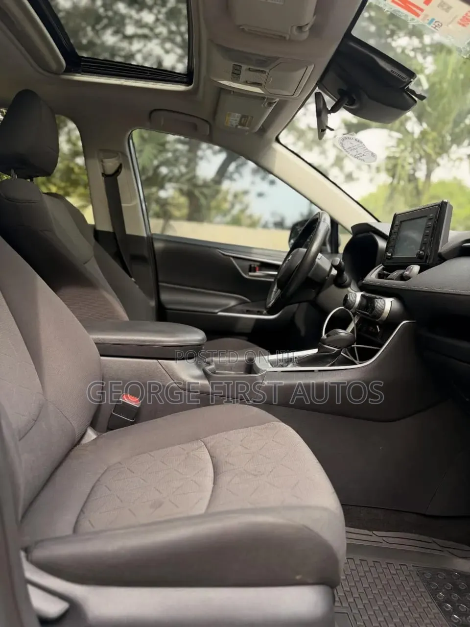 Toyota RAV4 XLE 2021 Silver