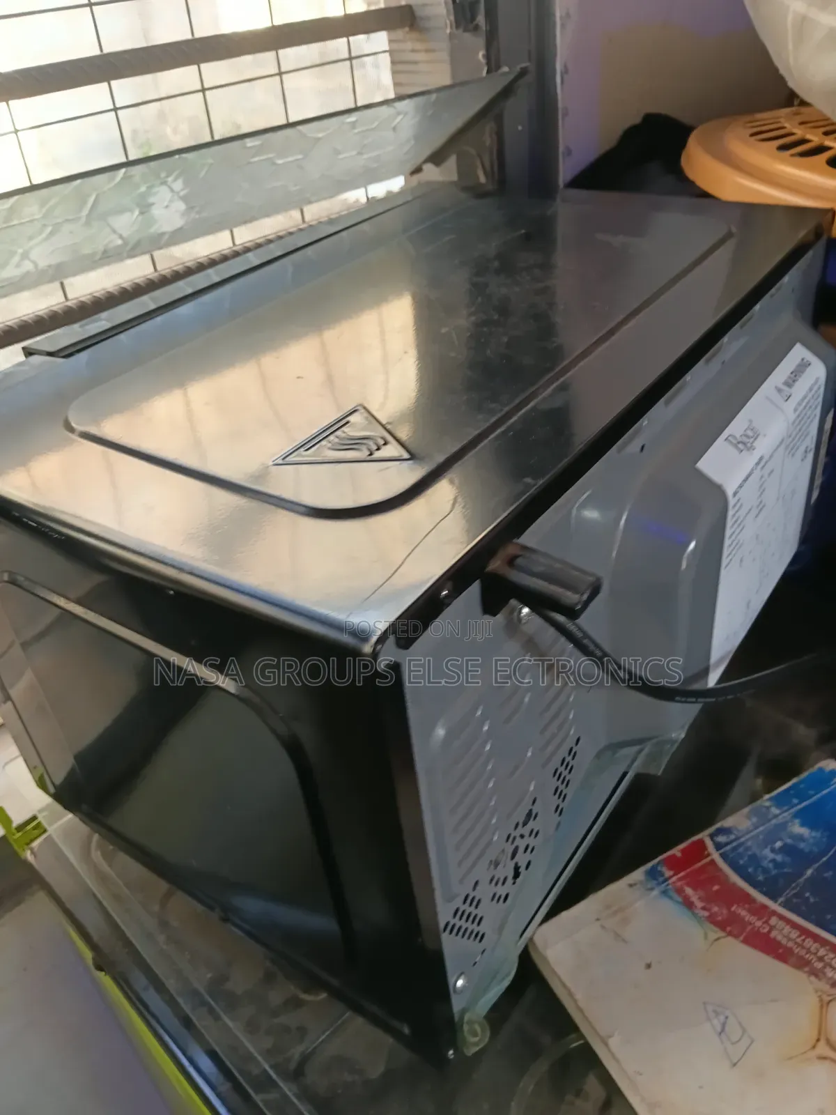 Neatly Used Microwave for Cool Price