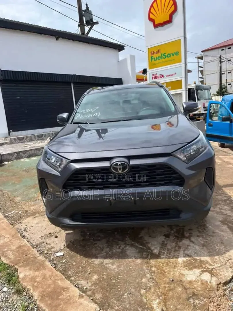 Toyota RAV4 LE 2021 Gray