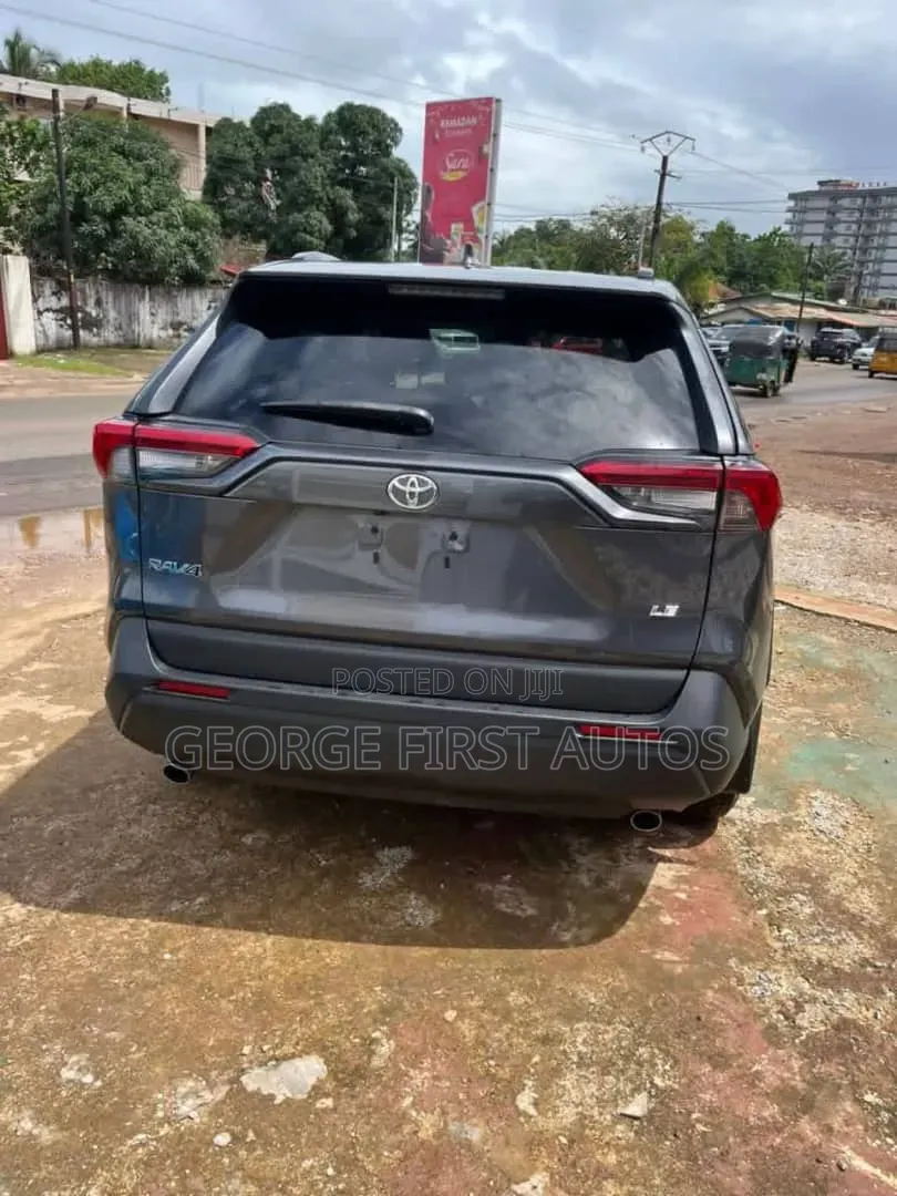 Toyota RAV4 LE 2021 Gray