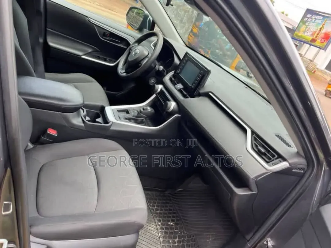 Toyota RAV4 LE 2021 Gray