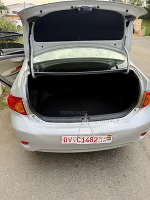 Toyota Corolla 2010 Silver