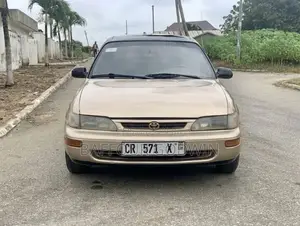 Toyota Corolla 1.6 Sedan 1997 Gold