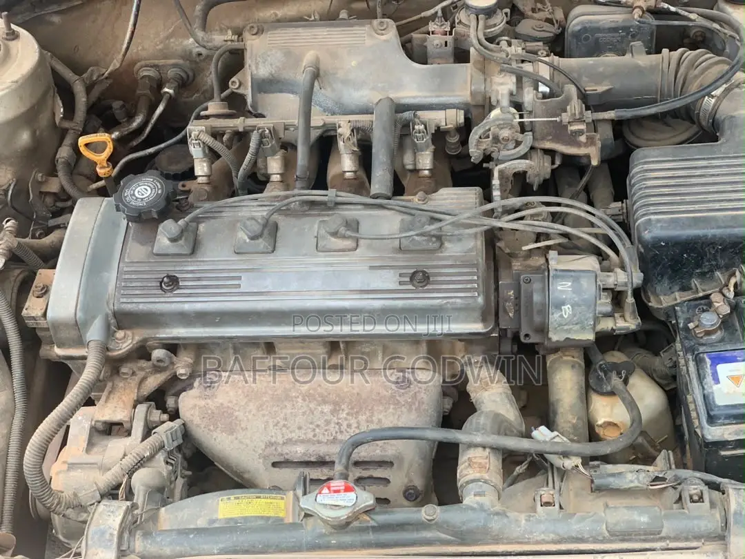 Toyota Corolla 1.6 Sedan 1997 Gold