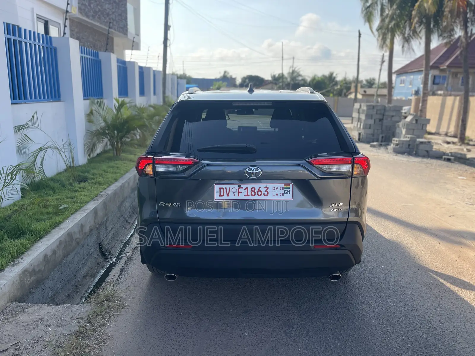 Toyota RAV4 XLE AWD 2023 Gray